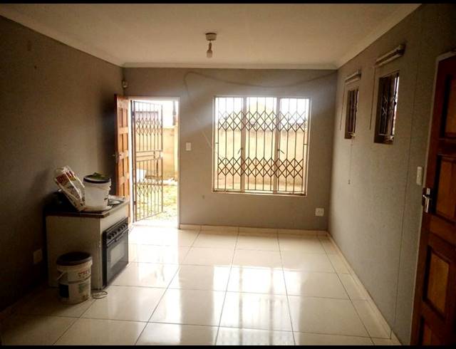 2 BEDROOM PROPERTY TO RENT IN PROTEA GLEN
